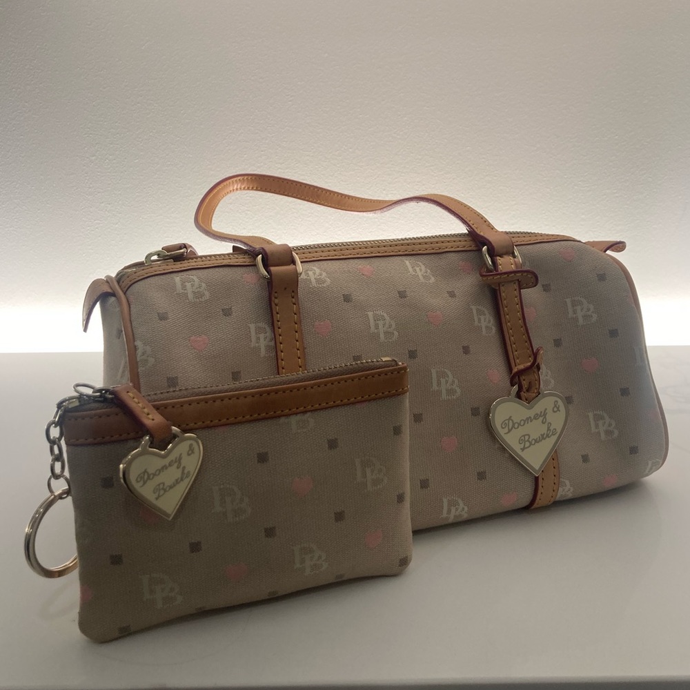 Y2K DOONEY & BOURKE CREAM WITH PINK HEARTS BAG WITH MATCHING WALLET